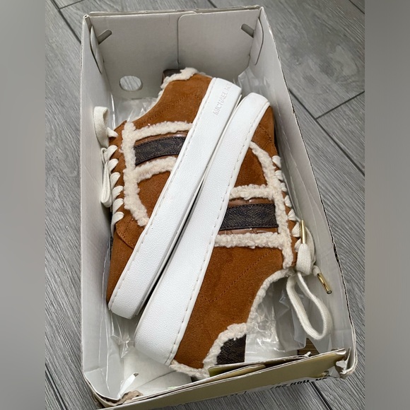 SOLD ‼️Michael Kors Sneakers - Picture 5 of 5